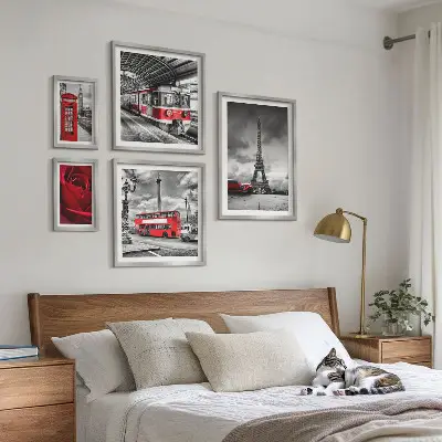 Billedsæt til vægophæng over sofa med arkitektoniske ikoner og køretøjer
