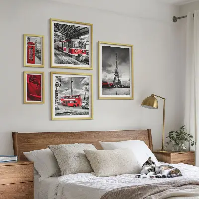 Billedsæt til vægophæng over sofa med arkitektoniske ikoner og køretøjer