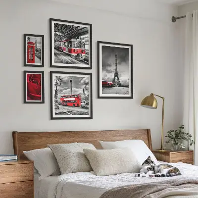 Billedsæt til vægophæng over sofa med arkitektoniske ikoner og køretøjer