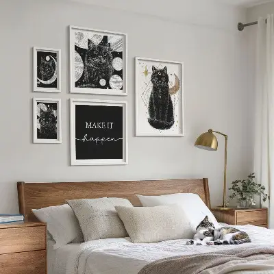 Billedkomposition til væggen med sorte katte i boho-stil