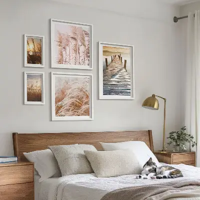 Billedsæt over sofa med fredelige naturmotiver