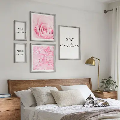Billedkomposition til væg med motiverende blomstercitater