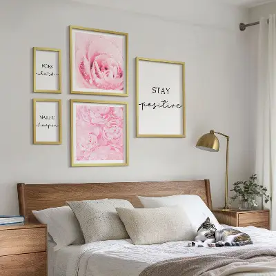 Billedkomposition til væg med motiverende blomstercitater