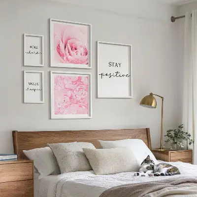 Billedkomposition til væg med motiverende blomstercitater