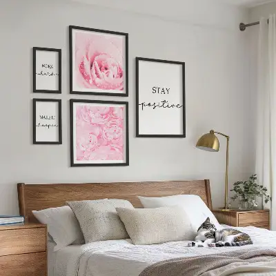 Billedkomposition til væg med motiverende blomstercitater