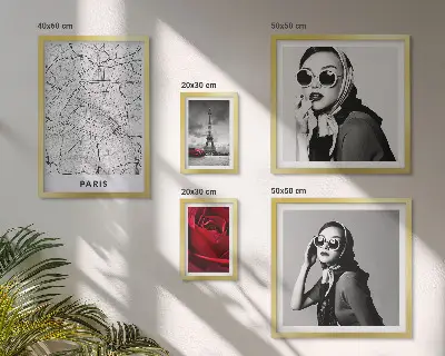 Billedsæt over sofa med motiver af stilfuld parisisk mode
