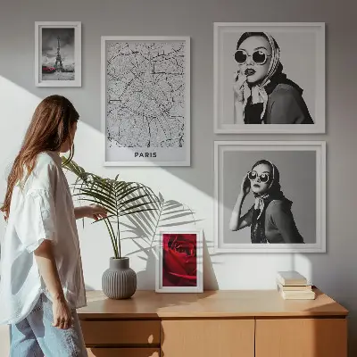 Billedsæt over sofa med motiver af stilfuld parisisk mode