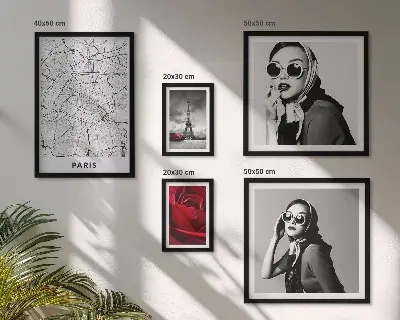 Billedsæt over sofa med motiver af stilfuld parisisk mode