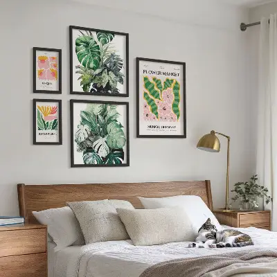 Billedkomposition til væg med plantemotiver i boho-stil