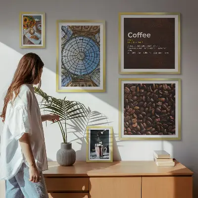 Billedkomposition til væg med motiv af kaffe og slik i rustik stil