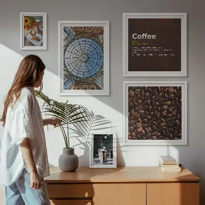 Billedkomposition til væg med motiv af kaffe og slik i rustik stil