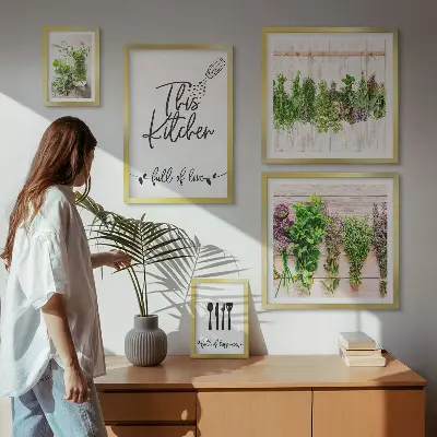Billedsæt over sofa med rustikke urteinspirationer