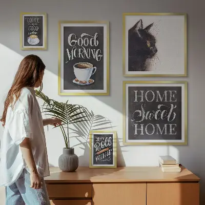 Billedkomposition til væg med positive slogans om kaffekatte