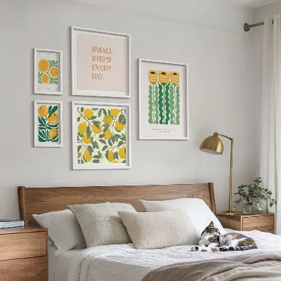 Billedkomposition til væg med blomster, citrusfrugter og positive slogans