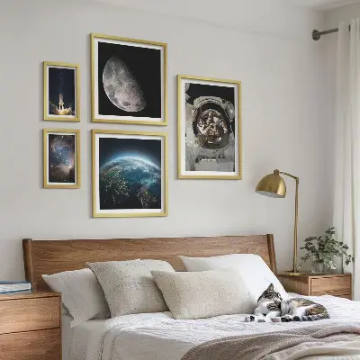 Astronautens rumopdagelser billedsæt over sofa