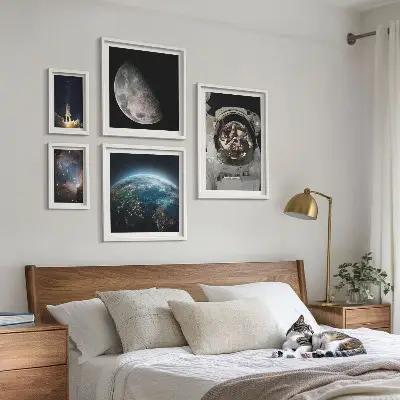 Astronautens rumopdagelser billedsæt over sofa