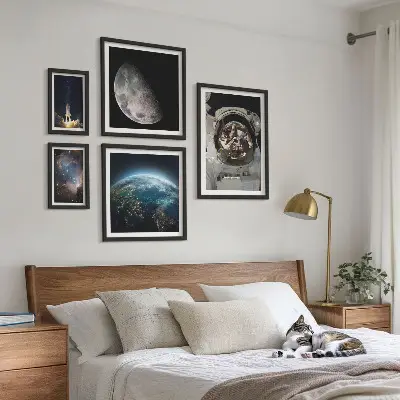 Astronautens rumopdagelser billedsæt over sofa