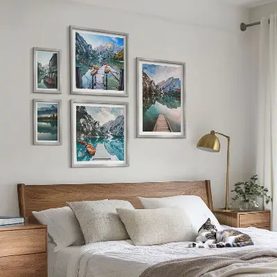 Billedkomposition til væg med motiv af bjergsøer og natur