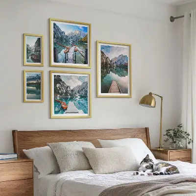 Billedkomposition til væg med motiv af bjergsøer og natur