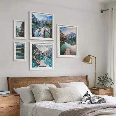 Billedkomposition til væg med motiv af bjergsøer og natur