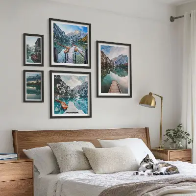 Billedkomposition til væg med motiv af bjergsøer og natur