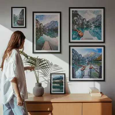 Billedkomposition til væg med motiv af bjergsøer og natur