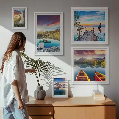 Billedsæt over sofa med motiver af landskaber, vandfald og søer