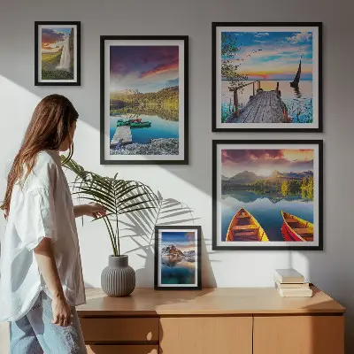 Billedsæt over sofa med motiver af landskaber, vandfald og søer