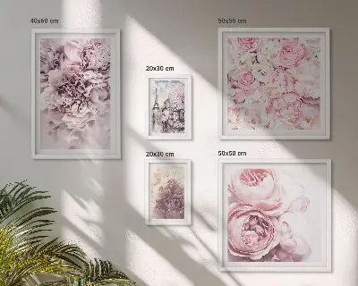 Billedsæt over sofa med vintage blomsterarrangementer