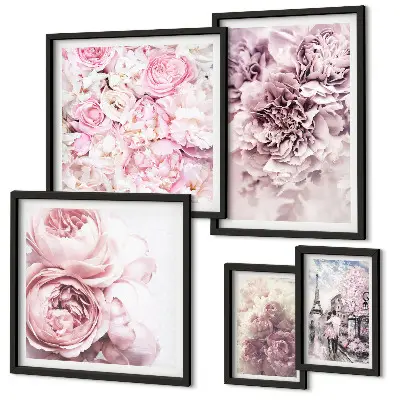Billedsæt over sofa med vintage blomsterarrangementer