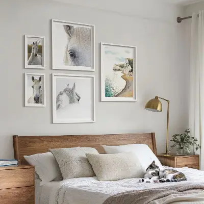 Billedkomposition til væg med heste på stranden i minimalistisk naturstil