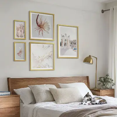 Billedkomposition til væg med motiv af stilfuld arkitektur og natur