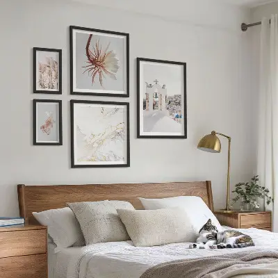 Billedkomposition til væg med motiv af stilfuld arkitektur og natur
