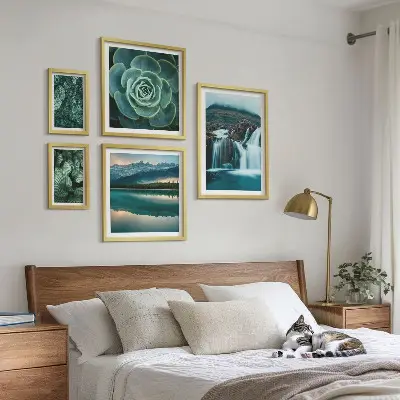 Billedkomposition til væg med motiv af natur med grønne planter og vandfald