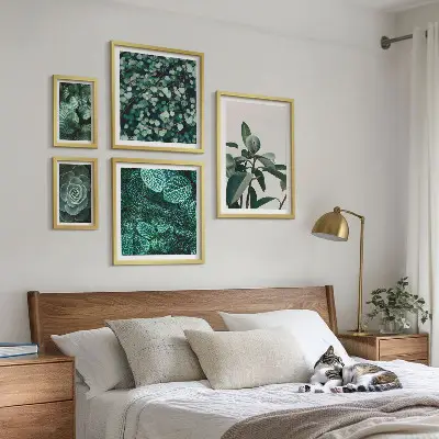 Plakatsæt med plantemotiver grønne blade til ophæng over sofa