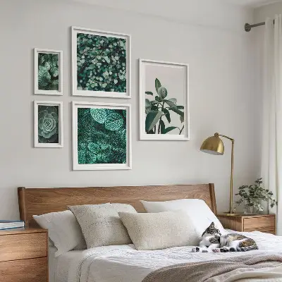 Plakatsæt med plantemotiver grønne blade til ophæng over sofa