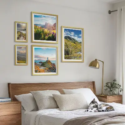 Billedsæt med bjerglandskaber naturmotiv til væggen over sofaen