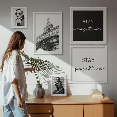 Billedsæt over sofa med stilfuld grafik af Paris