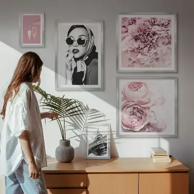 Billedkomposition til væg med stilfulde portrætter af roseblomster