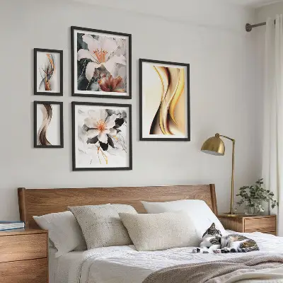 Abstrakte blomsterbilleder sæt til ophængning over sofaen
