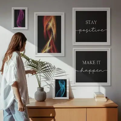 Billedsæt over sofa med citater, lysmønstre og inspiration