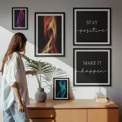 Billedsæt over sofa med citater, lysmønstre og inspiration