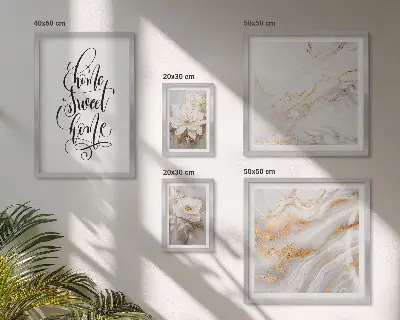 Billedsæt over sofa med stilfuldt blomstermotiv i marmoroptik
