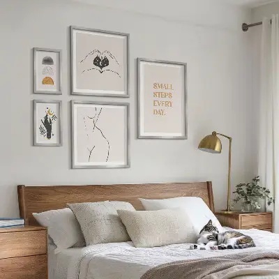 Billedkomposition til væg med motiv af positiv tænkning i minimalistisk stil