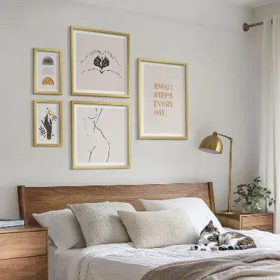Billedkomposition til væg med motiv af positiv tænkning i minimalistisk stil