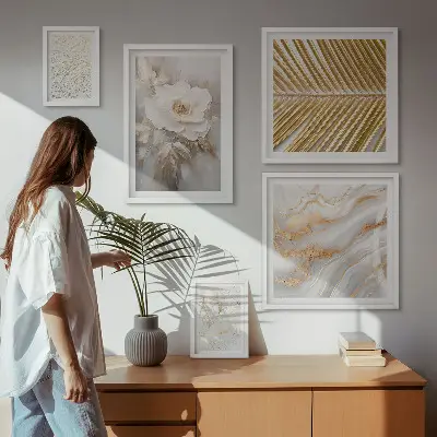 Billedsæt over sofa med stilfulde blomstermotiver