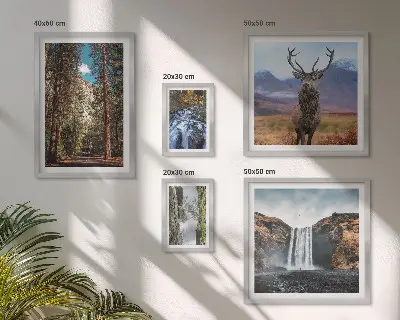 Billedsæt over sofa med motiv af natur og vandfald