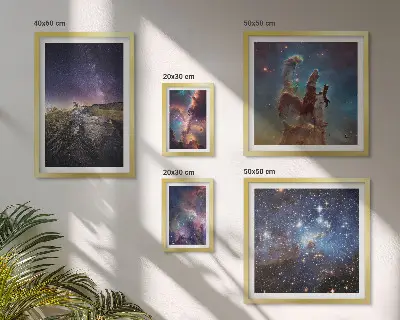 Billedsæt over sofa med motiv af kosmiske galakselandskaber