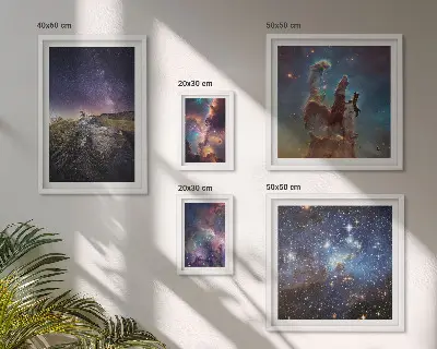 Billedsæt over sofa med motiv af kosmiske galakselandskaber