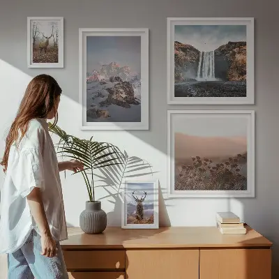 Billedsæt over sofa med bjerglandskaber og vilde dyr